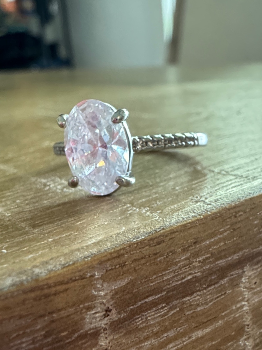 Oval Cut Vaca engagement Ring - Women's white gold plated Sz 6